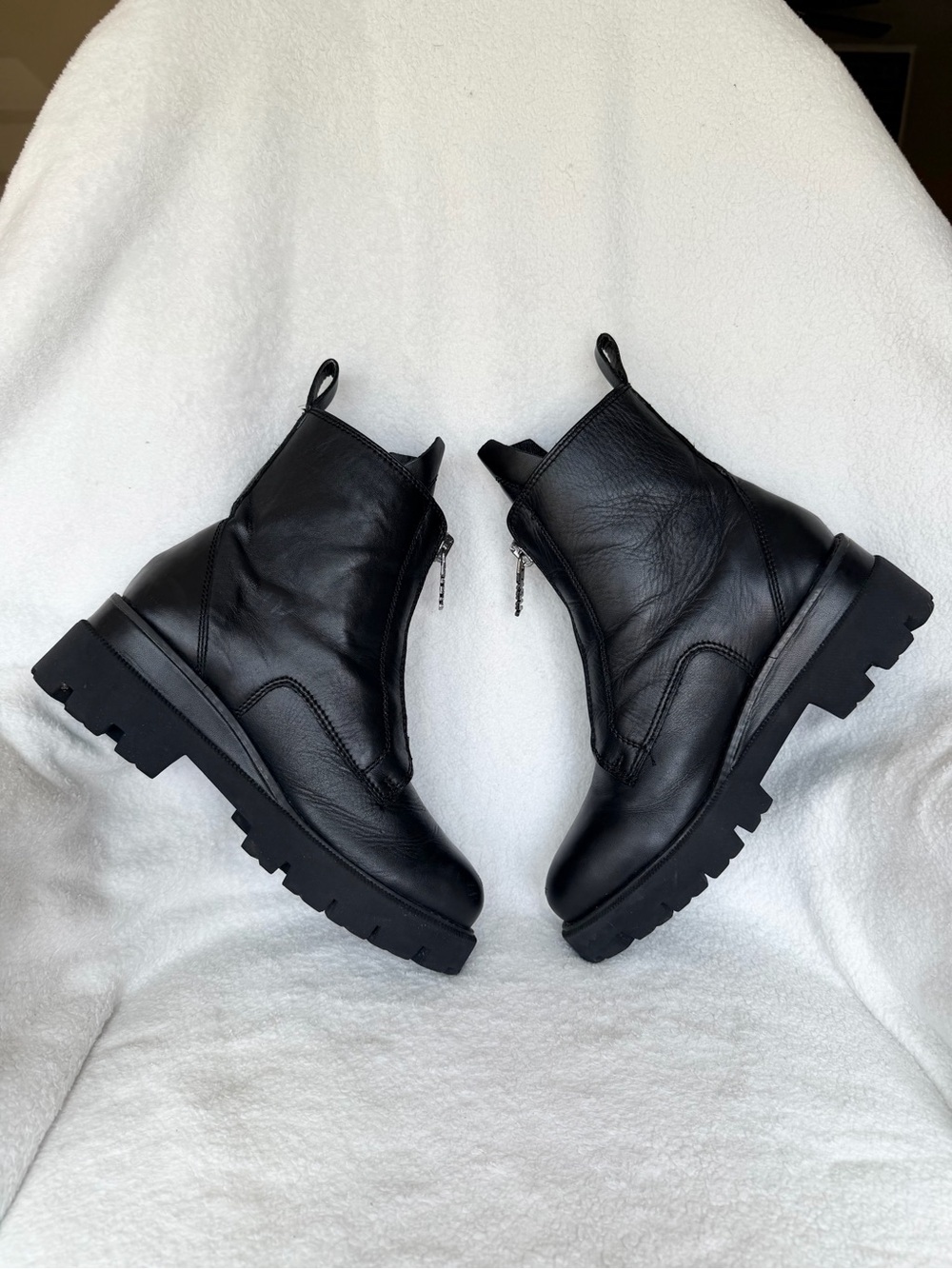 DKNY Womens Black Leather Front Zip Combat Lug Sole Ankle Boots K3227 Size 8 - Picture 5 of 14
